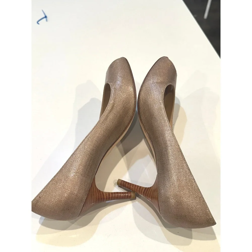 Stuart Weitzman Womens Gold Metallic Peep Toe Pumps Heels NW 53520 Size 10.5 M